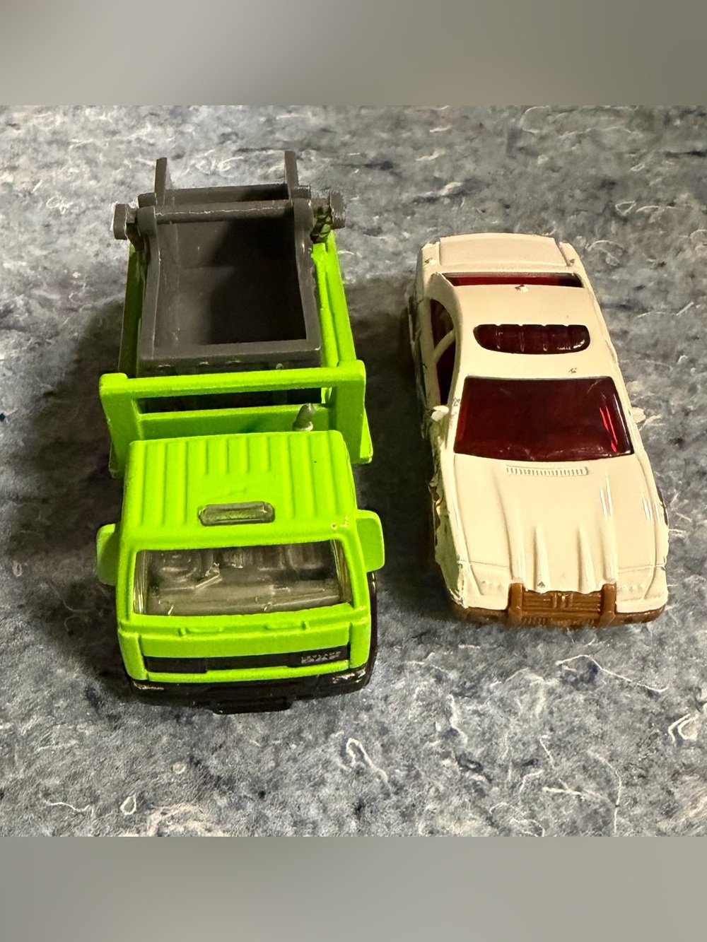 Matchbox DAF Skip Truck RW-016 and MBX Metal 2001 Security Car)